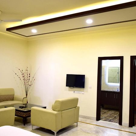When In Gurgaon - Artemis Hospital 1 Min Walk, Fortis & Medanta 4 Mins Drive 外观 照片