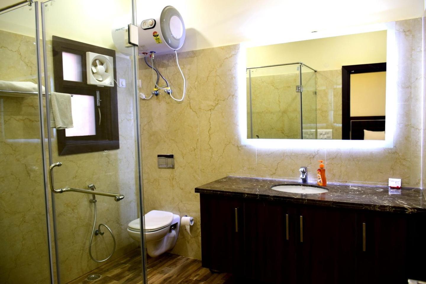When In Gurgaon - Artemis Hospital 1 Min Walk, Fortis & Medanta 4 Mins Drive 外观 照片