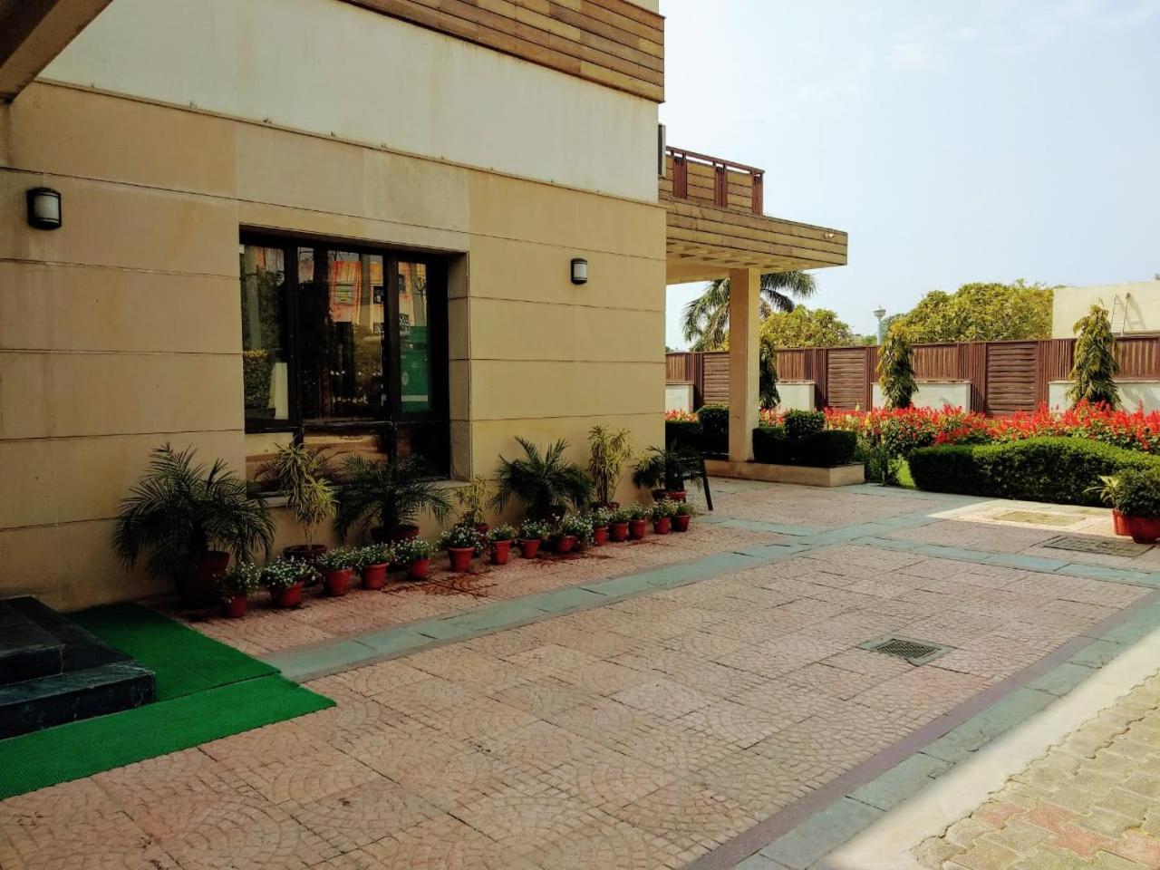 When In Gurgaon - Artemis Hospital 1 Min Walk, Fortis & Medanta 4 Mins Drive 外观 照片