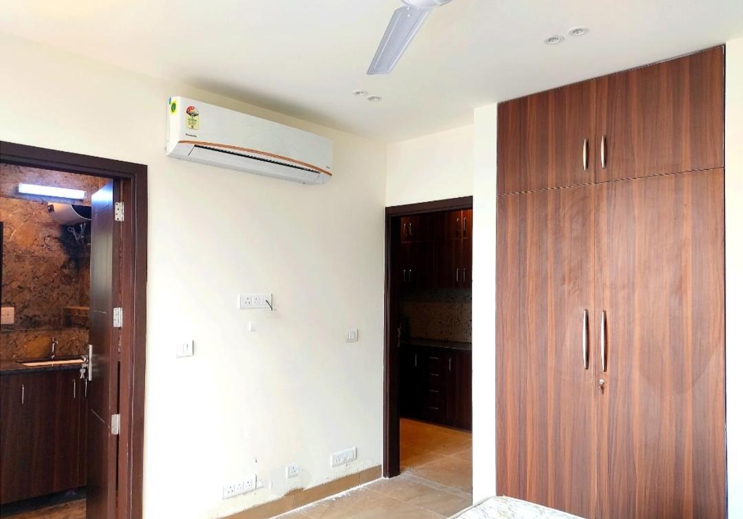 When In Gurgaon - Artemis Hospital 1 Min Walk, Fortis & Medanta 4 Mins Drive 外观 照片