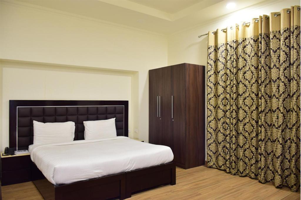 When In Gurgaon - Artemis Hospital 1 Min Walk, Fortis & Medanta 4 Mins Drive 外观 照片