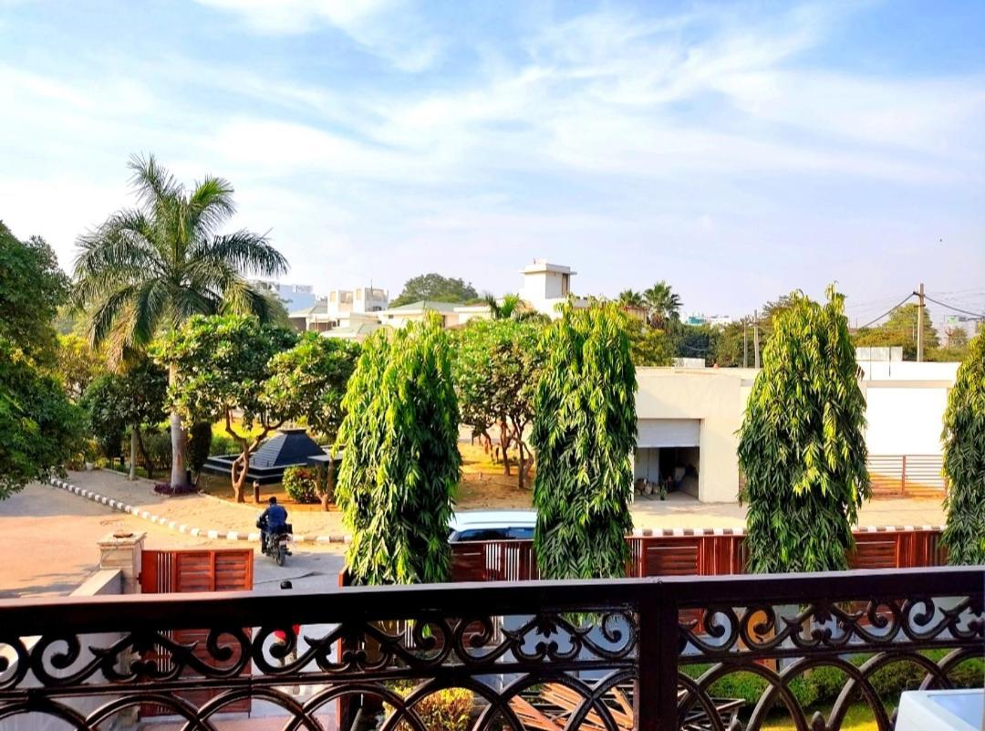When In Gurgaon - Artemis Hospital 1 Min Walk, Fortis & Medanta 4 Mins Drive 外观 照片